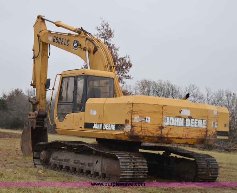 image for item I6928 1993 John Deere 690E LC excavator