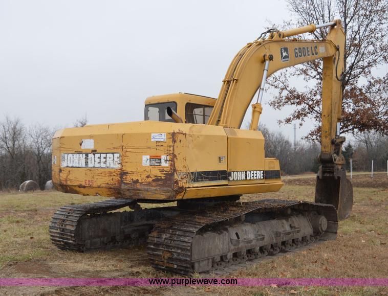 image for item I6928 1993 John Deere 690E LC excavator