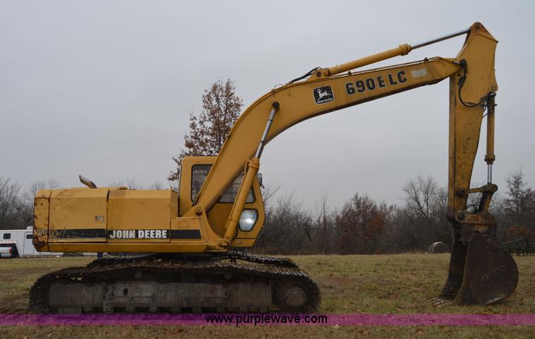 image for item I6928 1993 John Deere 690E LC excavator