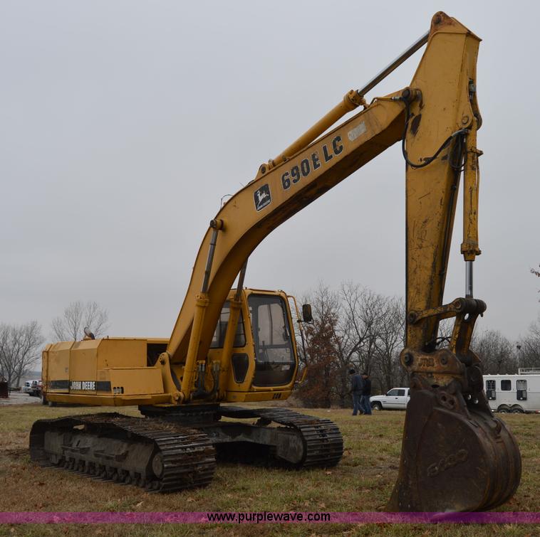 image for item I6928 1993 John Deere 690E LC excavator