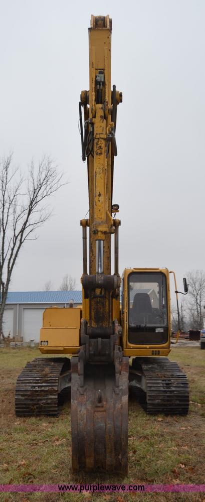 image for item I6928 1993 John Deere 690E LC excavator