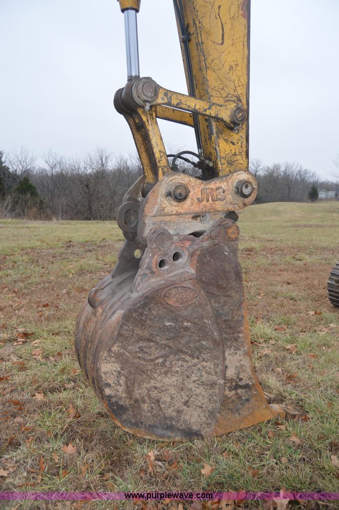image for item I6928 1993 John Deere 690E LC excavator