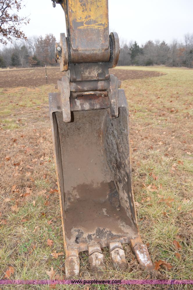 image for item I6928 1993 John Deere 690E LC excavator