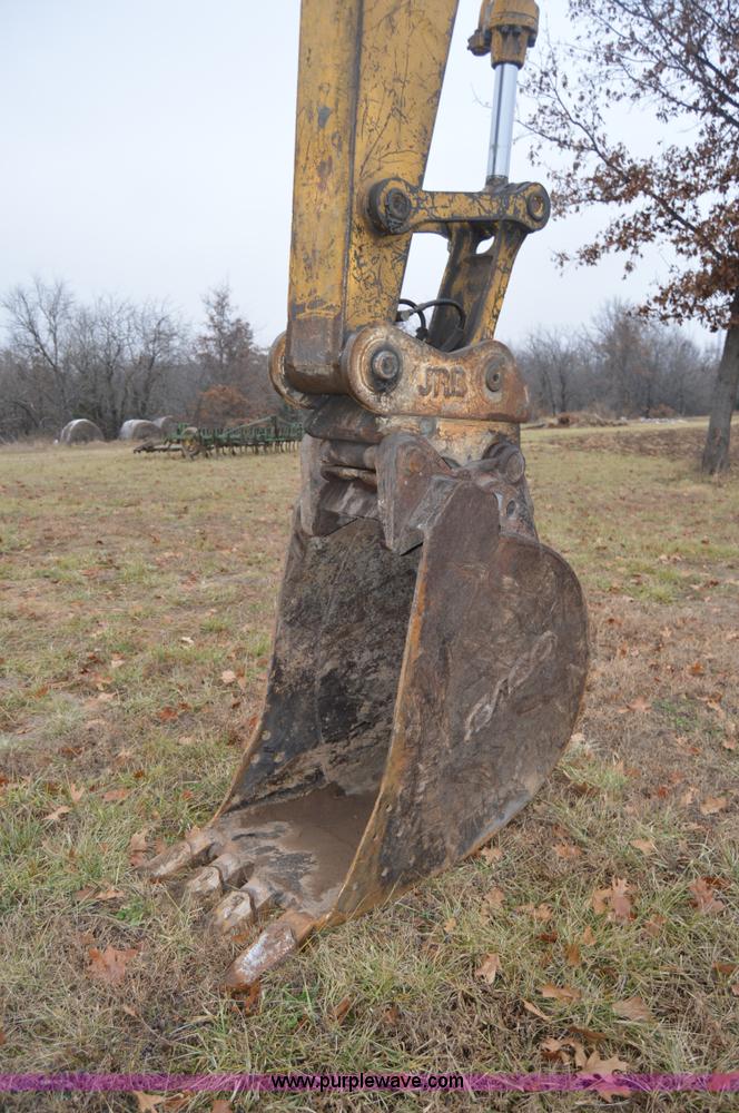 image for item I6928 1993 John Deere 690E LC excavator