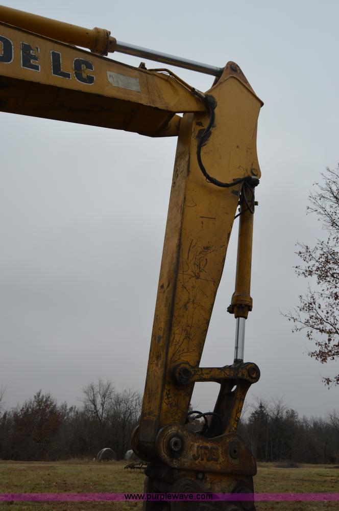 image for item I6928 1993 John Deere 690E LC excavator