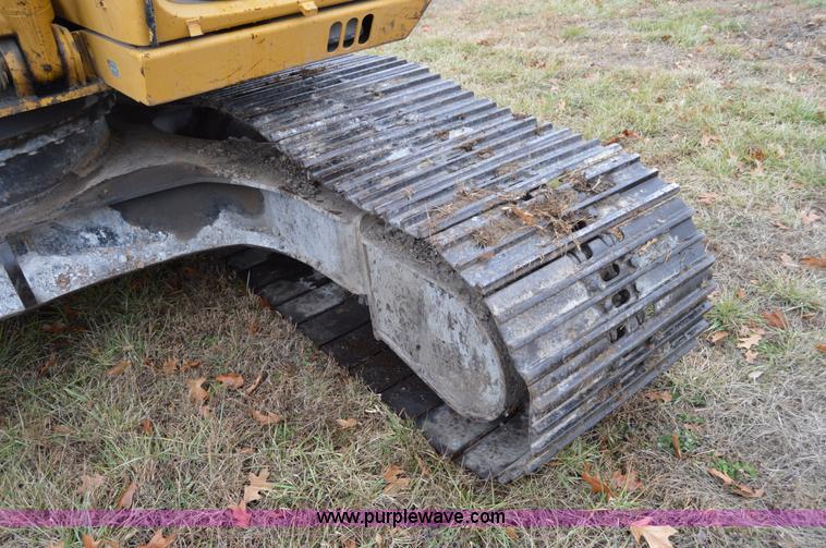 image for item I6928 1993 John Deere 690E LC excavator