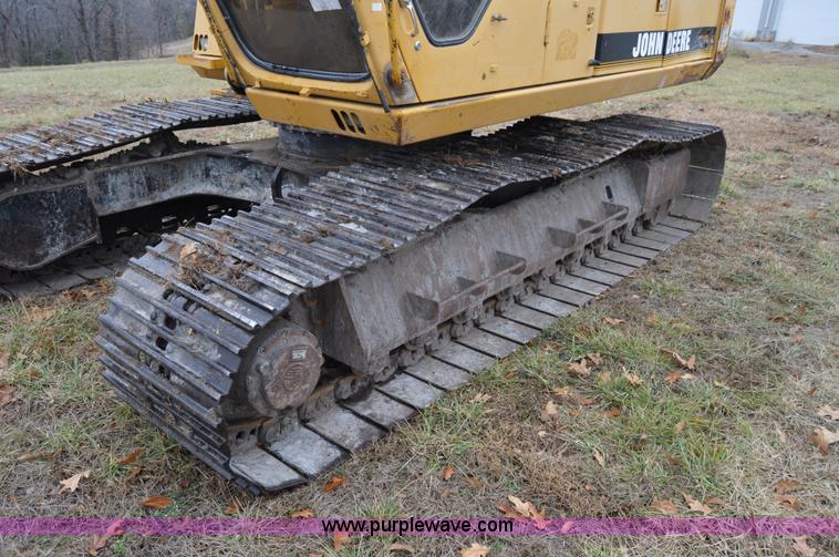 image for item I6928 1993 John Deere 690E LC excavator