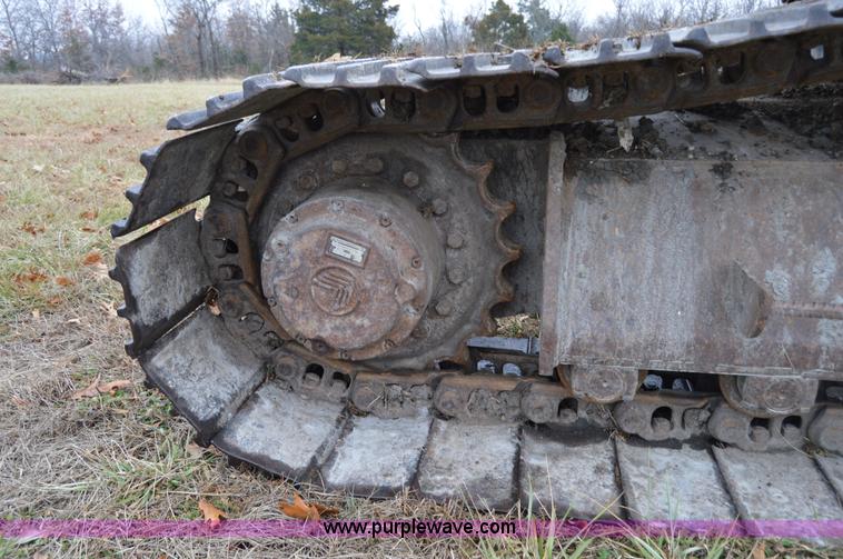 image for item I6928 1993 John Deere 690E LC excavator