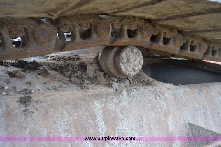 image for item I6928 1993 John Deere 690E LC excavator