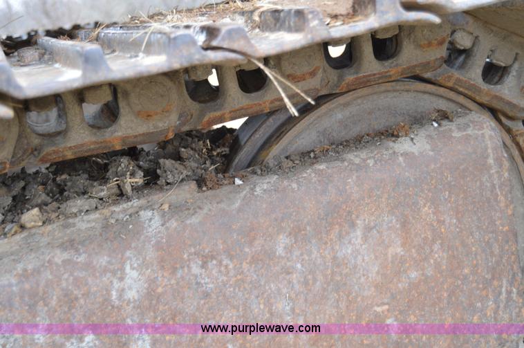 image for item I6928 1993 John Deere 690E LC excavator