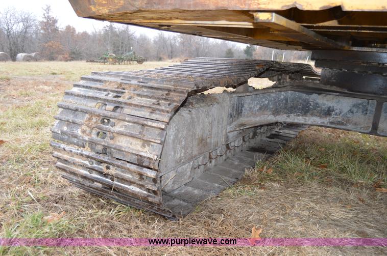 image for item I6928 1993 John Deere 690E LC excavator