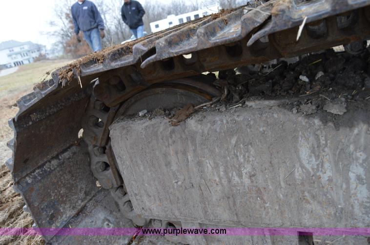 image for item I6928 1993 John Deere 690E LC excavator