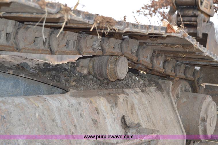 image for item I6928 1993 John Deere 690E LC excavator