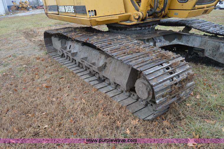 image for item I6928 1993 John Deere 690E LC excavator