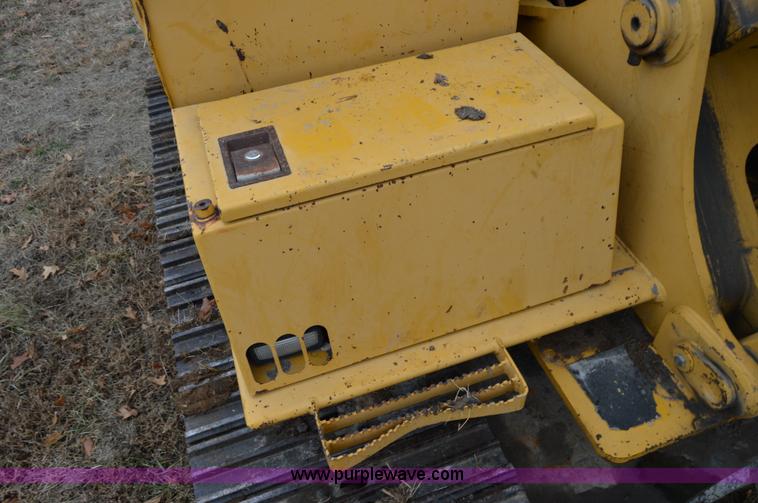 image for item I6928 1993 John Deere 690E LC excavator