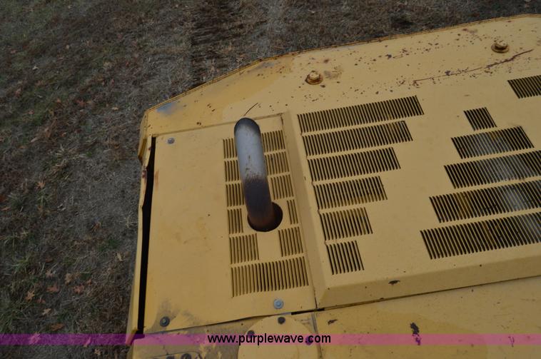 image for item I6928 1993 John Deere 690E LC excavator