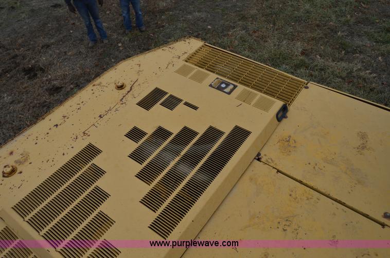 image for item I6928 1993 John Deere 690E LC excavator