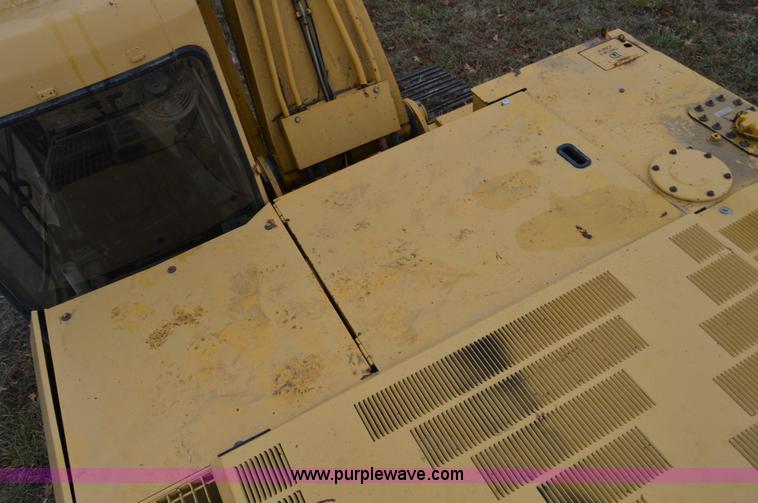 image for item I6928 1993 John Deere 690E LC excavator
