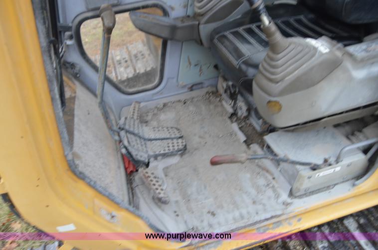 image for item I6928 1993 John Deere 690E LC excavator