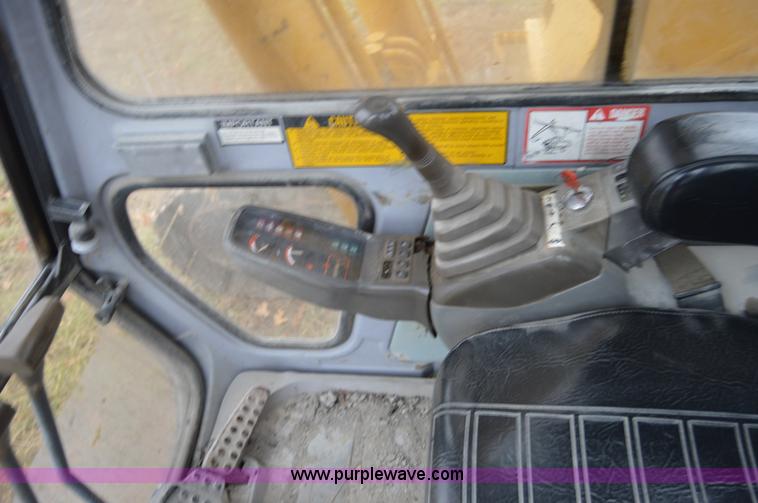 image for item I6928 1993 John Deere 690E LC excavator