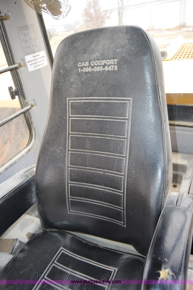 image for item I6928 1993 John Deere 690E LC excavator