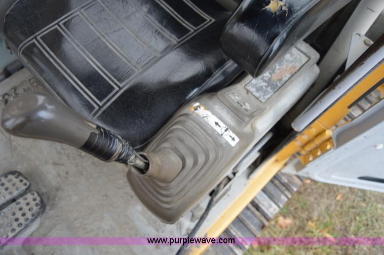 image for item I6928 1993 John Deere 690E LC excavator