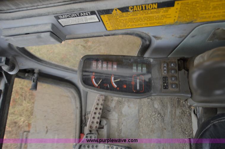 image for item I6928 1993 John Deere 690E LC excavator