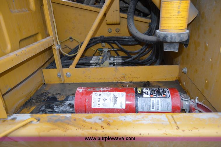 image for item I6928 1993 John Deere 690E LC excavator