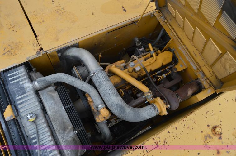 image for item I6928 1993 John Deere 690E LC excavator