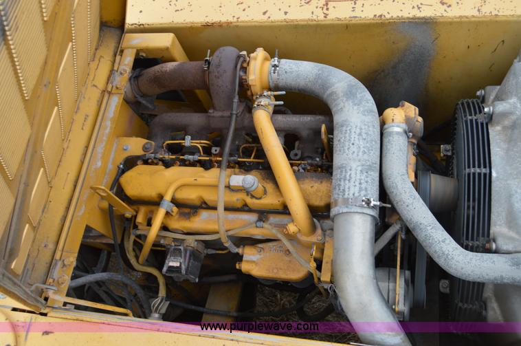 image for item I6928 1993 John Deere 690E LC excavator