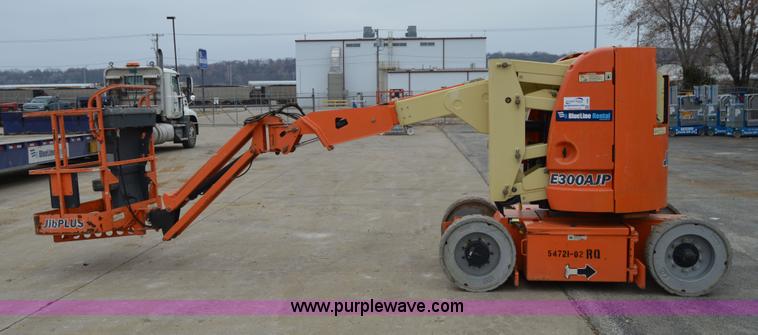 image for item I6961 2008 JLG E300AJP boom lift