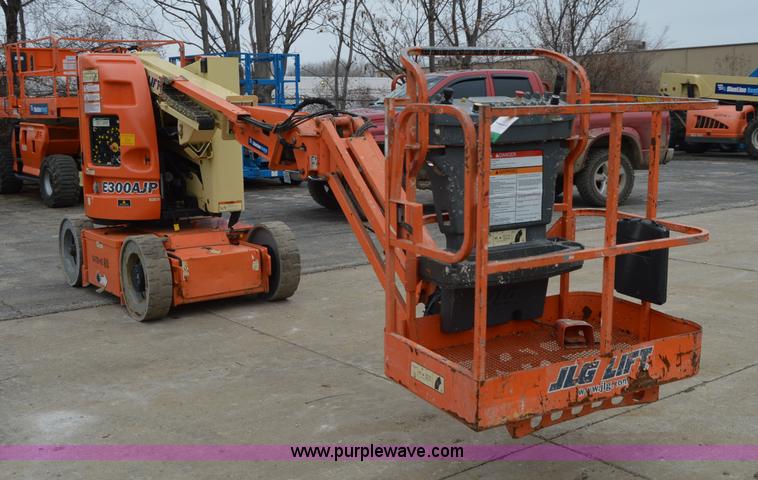 image for item I6961 2008 JLG E300AJP boom lift