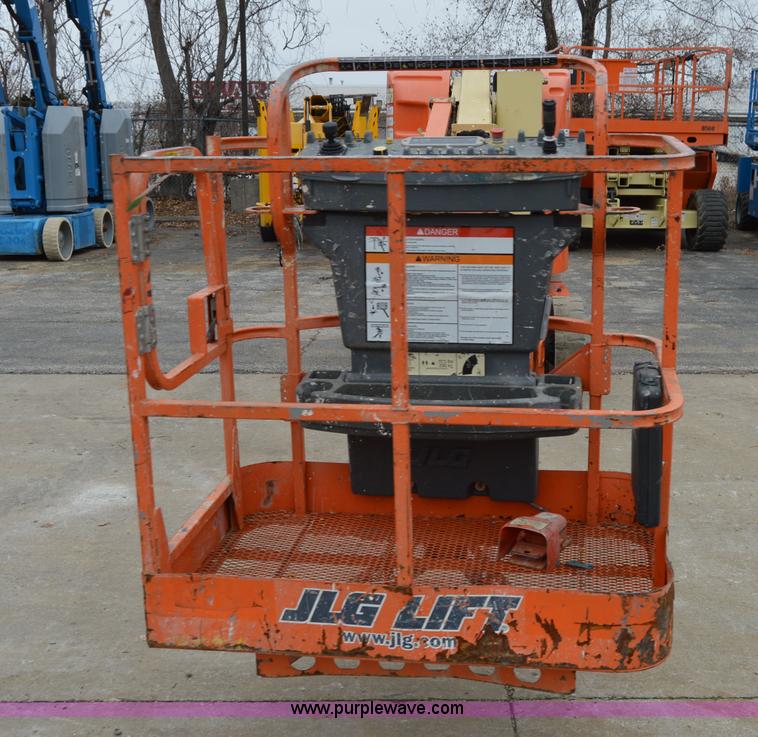 image for item I6961 2008 JLG E300AJP boom lift