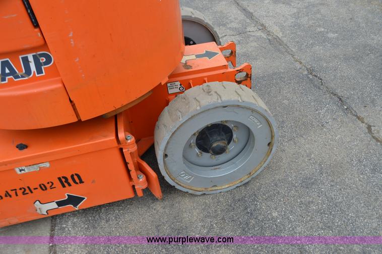 image for item I6961 2008 JLG E300AJP boom lift
