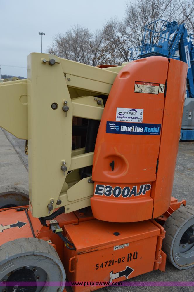 image for item I6961 2008 JLG E300AJP boom lift