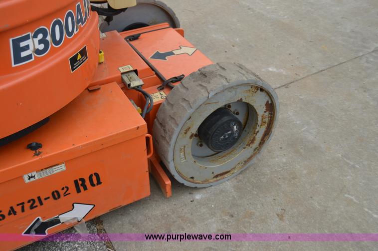 image for item I6961 2008 JLG E300AJP boom lift