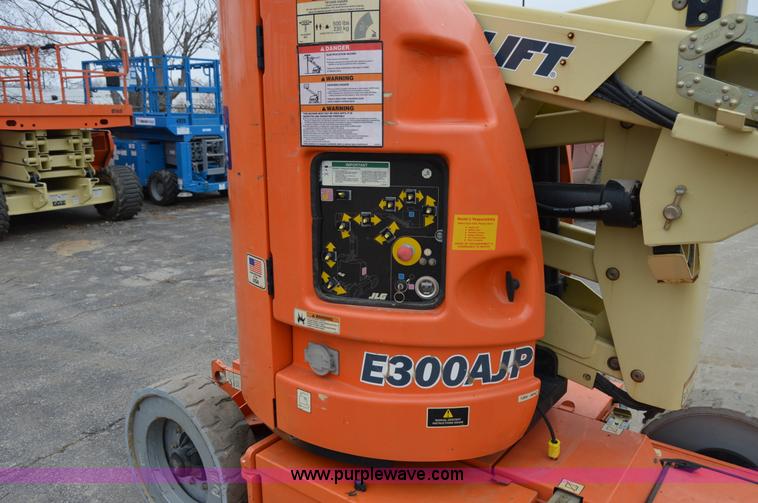 image for item I6961 2008 JLG E300AJP boom lift