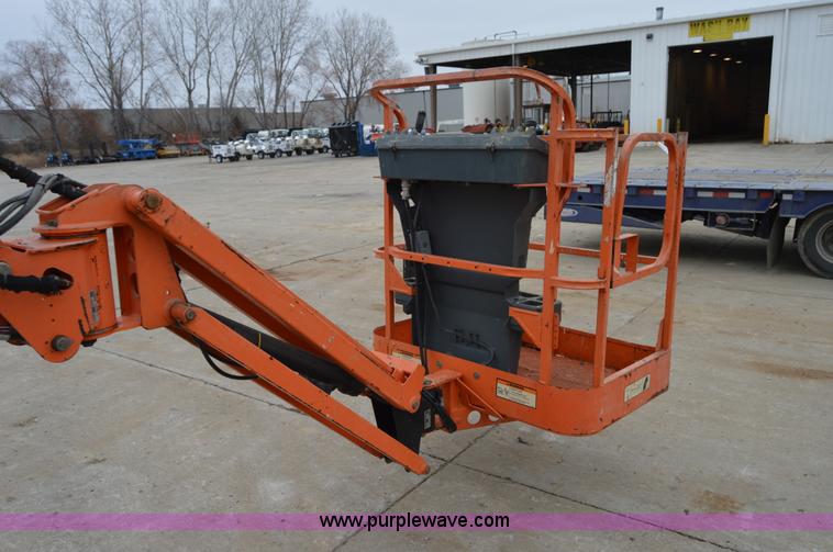 image for item I6961 2008 JLG E300AJP boom lift
