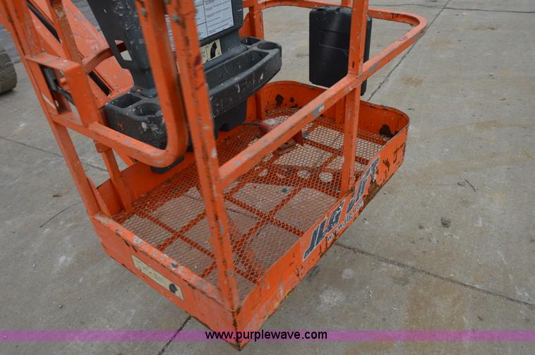 image for item I6961 2008 JLG E300AJP boom lift