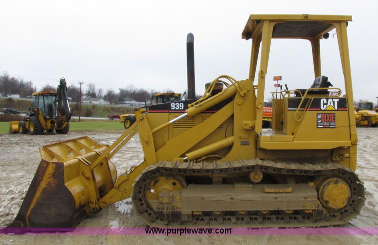 image for item I8834 1994 Caterpillar 939 track loader