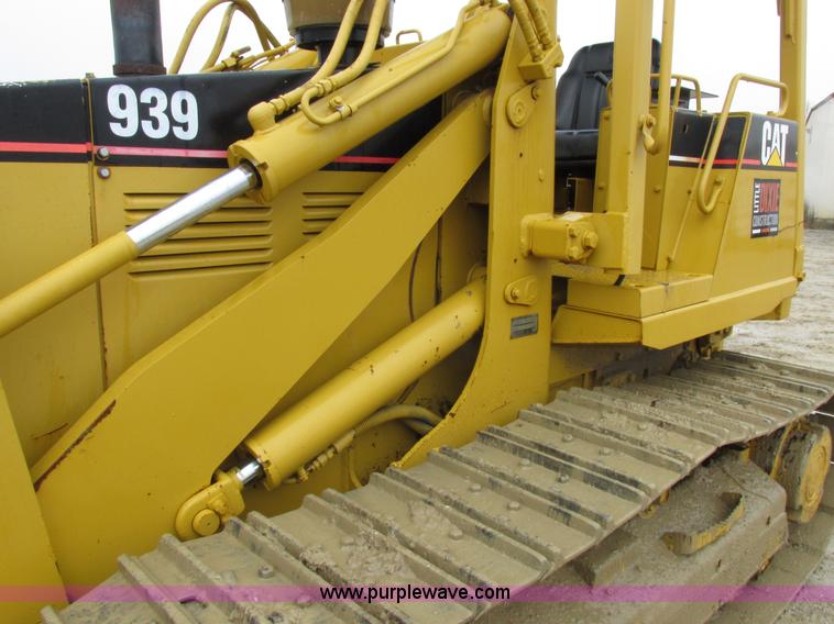 image for item I8834 1994 Caterpillar 939 track loader