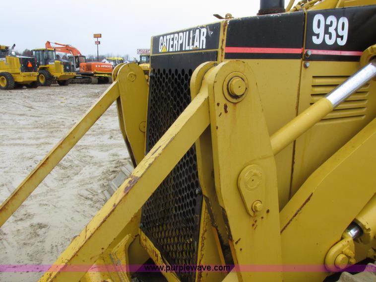 image for item I8834 1994 Caterpillar 939 track loader