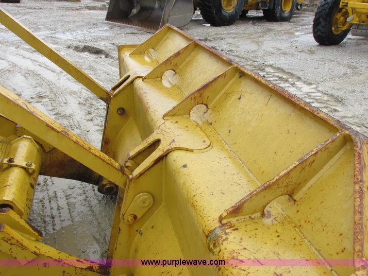 image for item I8834 1994 Caterpillar 939 track loader