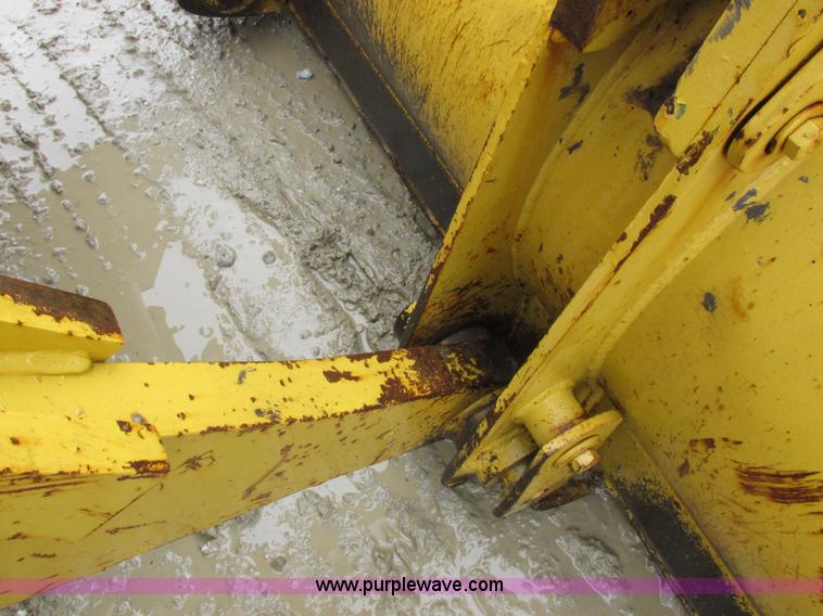 image for item I8834 1994 Caterpillar 939 track loader