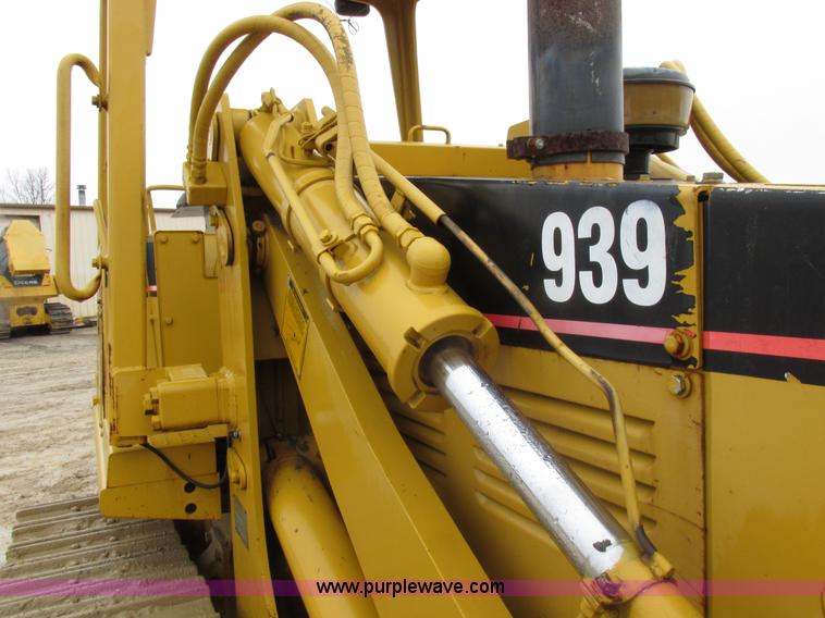 image for item I8834 1994 Caterpillar 939 track loader