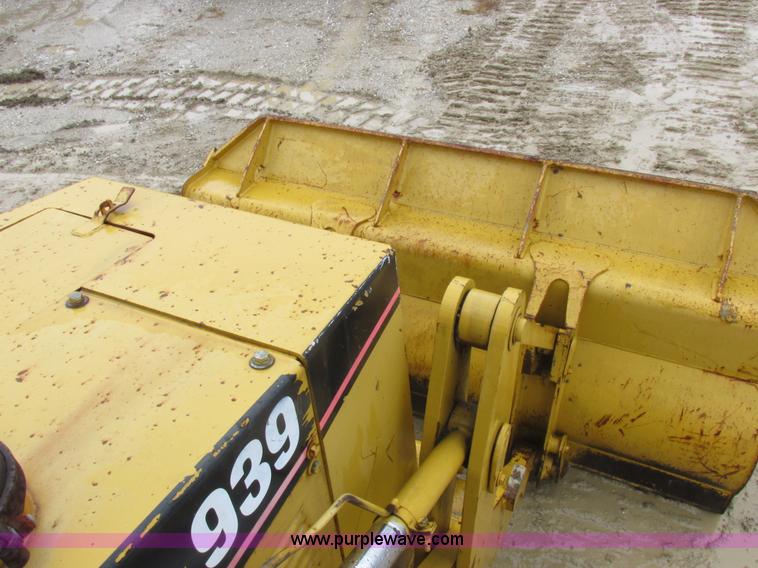 image for item I8834 1994 Caterpillar 939 track loader