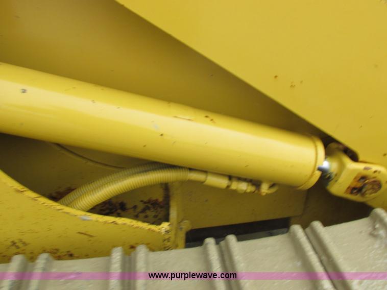 image for item I8834 1994 Caterpillar 939 track loader