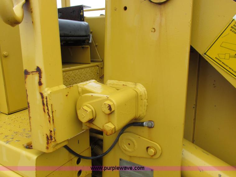 image for item I8834 1994 Caterpillar 939 track loader