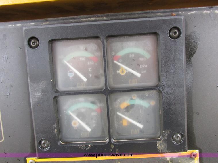 image for item I8834 1994 Caterpillar 939 track loader