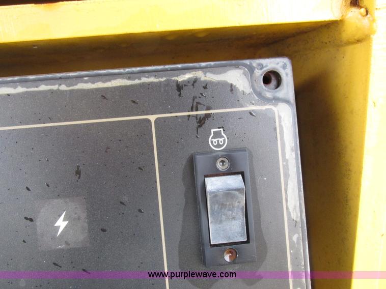 image for item I8834 1994 Caterpillar 939 track loader